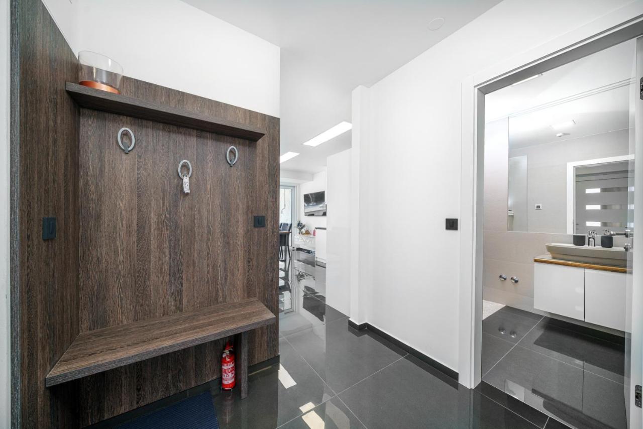 Alexandra Apartments Tribalj 外观 照片